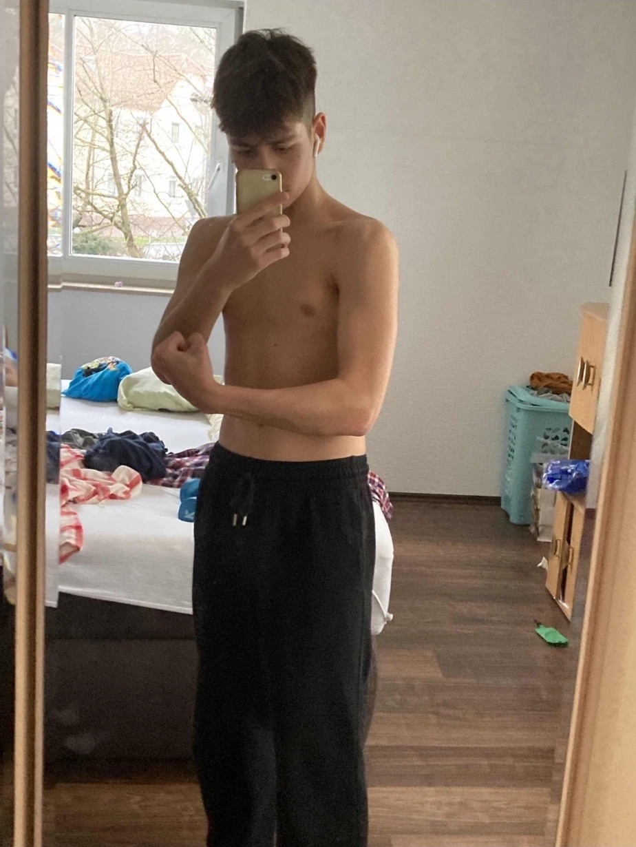 dex in 2022: skinny, shirtless mirror selfie in his bedroom